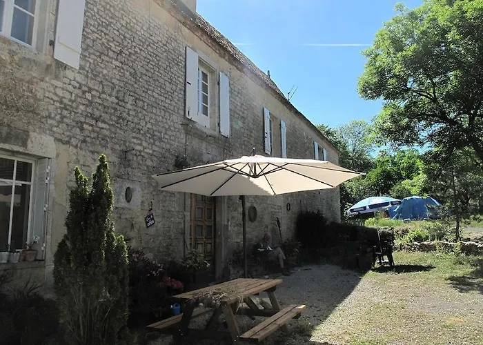 Roquedure Farm Bed & Breakfast Montfaucon (Lot)