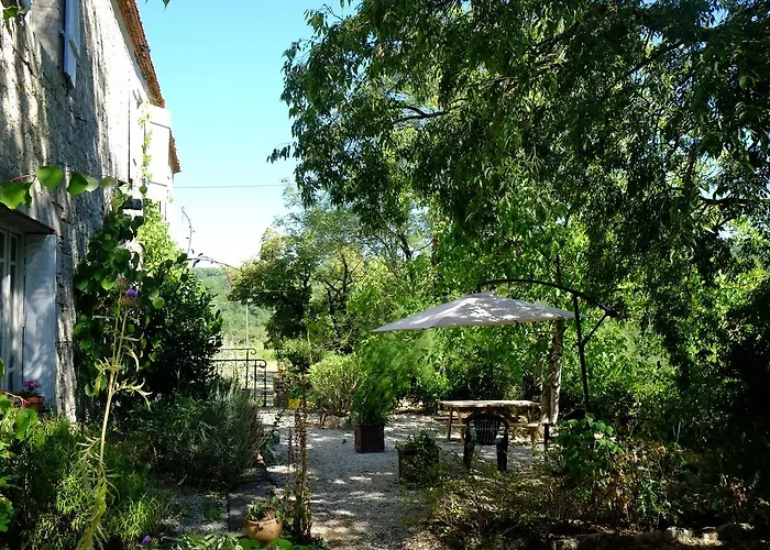 Roquedure Farm Bed & Breakfast Montfaucon (Lot)